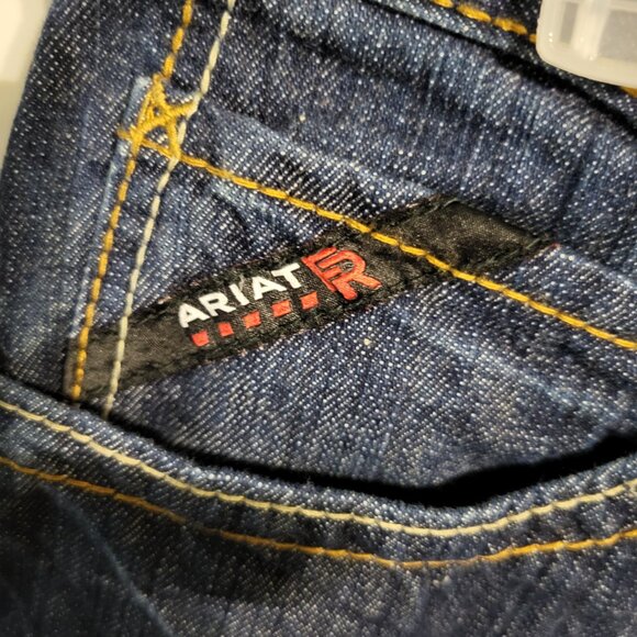 NWOT MENS ARIAT CAT 2 RELAXED BOOT CUT JEANS SZ 36/32 - Picture 3 of 8